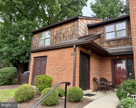 30 HOPKINSON COURT #164