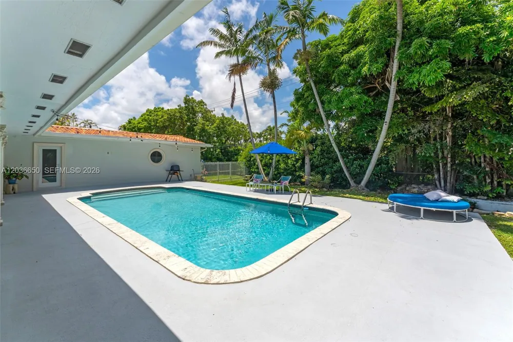 6561 Marlin Dr Coral Gables, FL 33158