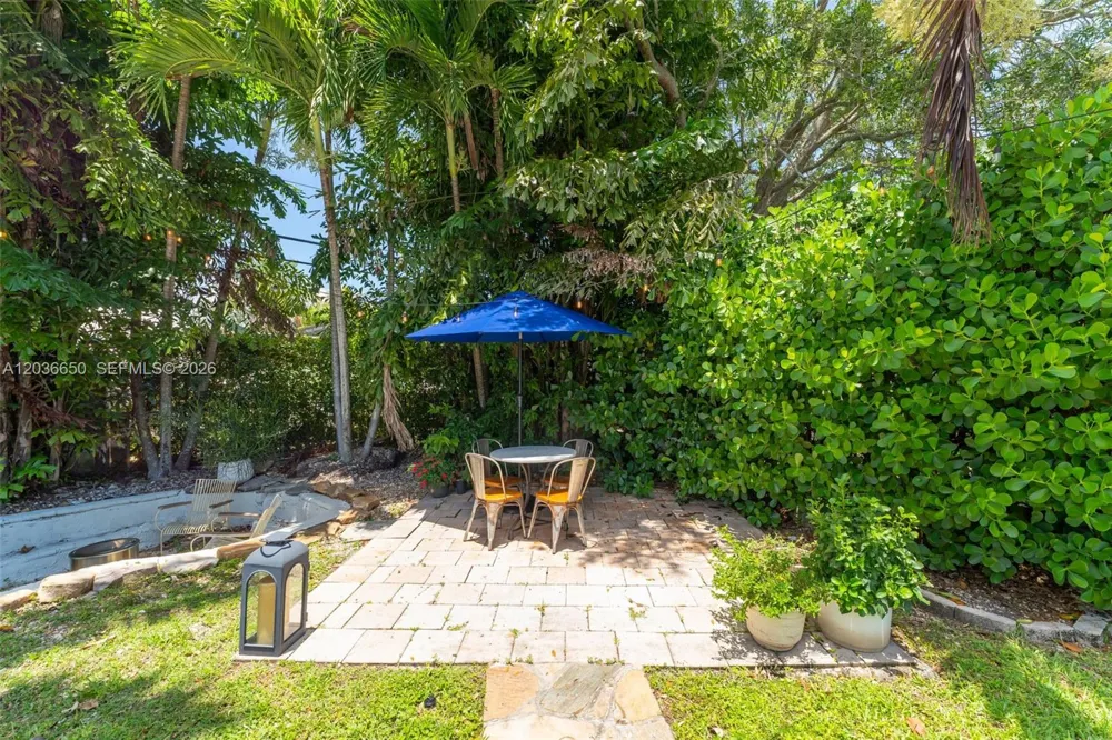 6561 Marlin Dr Coral Gables, FL 33158