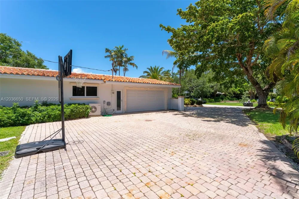 6561 Marlin Dr Coral Gables, FL 33158