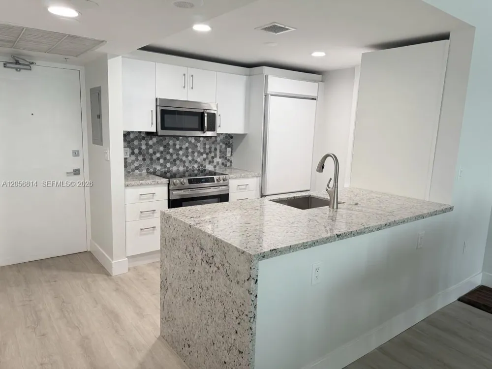 10275 Collins Ave #614 Bal Harbour, FL 33154