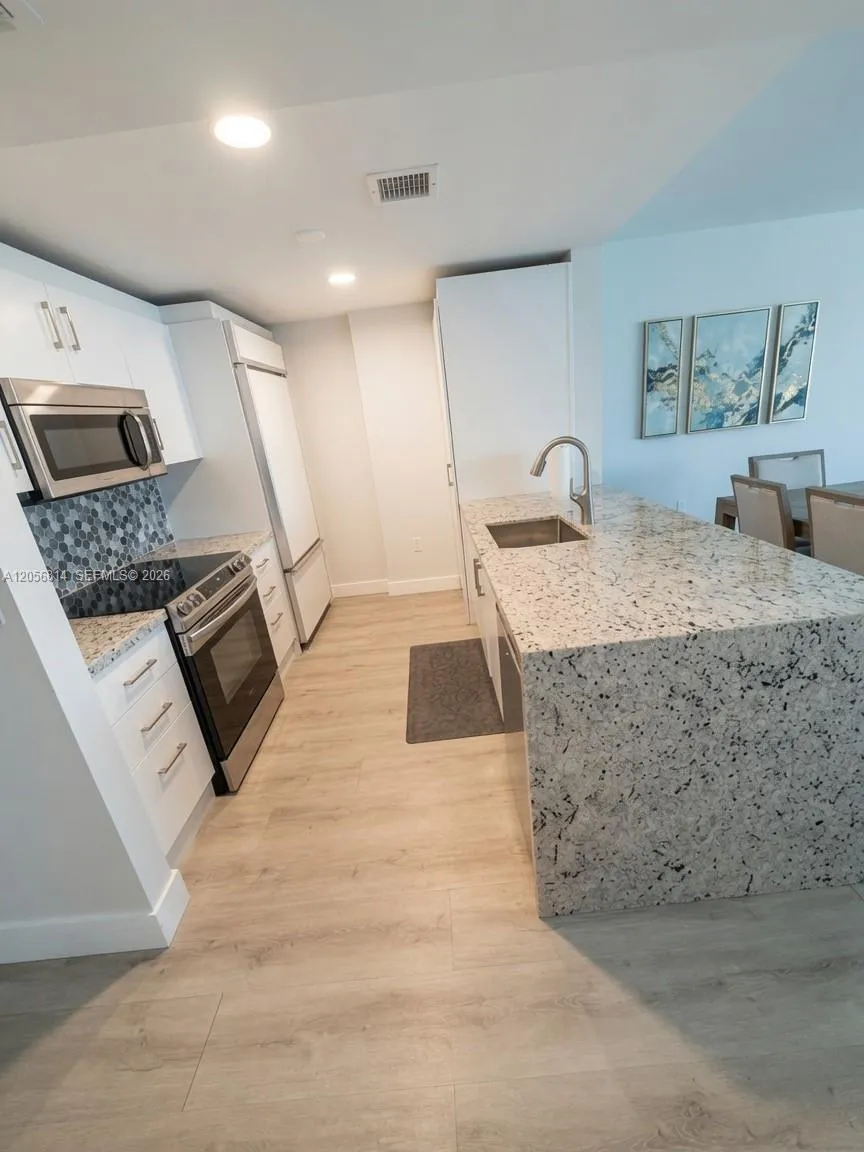 10275 Collins Ave #614 Bal Harbour, FL 33154