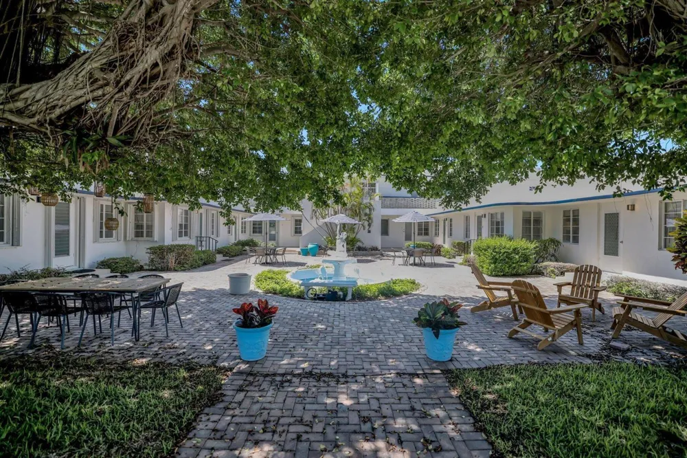 320 Inlet Way #4 Palm Beach Shores, FL 33404