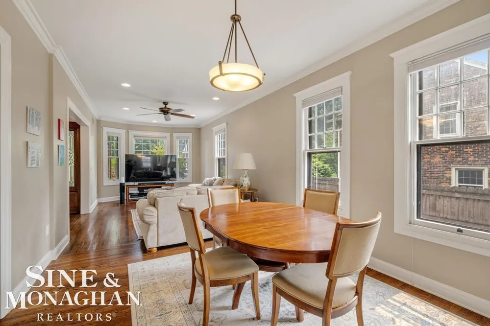 979 Lakepointe Street Grosse Pointe Park City, MI 48230
