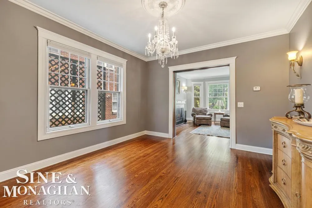 979 Lakepointe Street Grosse Pointe Park City, MI 48230