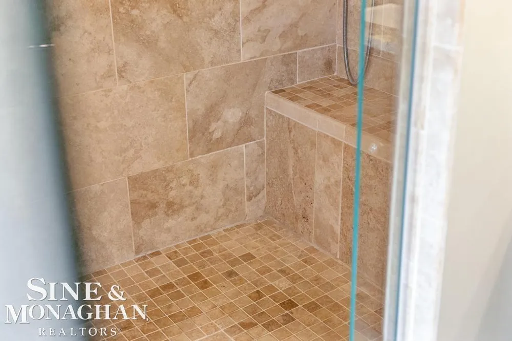 979 Lakepointe Street Grosse Pointe Park City, MI 48230