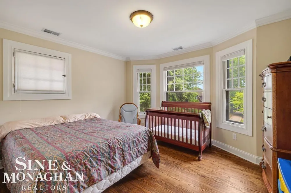 979 Lakepointe Street Grosse Pointe Park City, MI 48230
