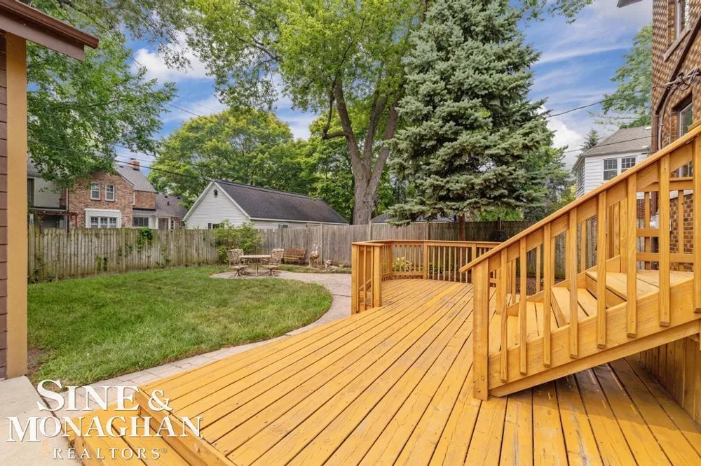 979 Lakepointe Street Grosse Pointe Park City, MI 48230