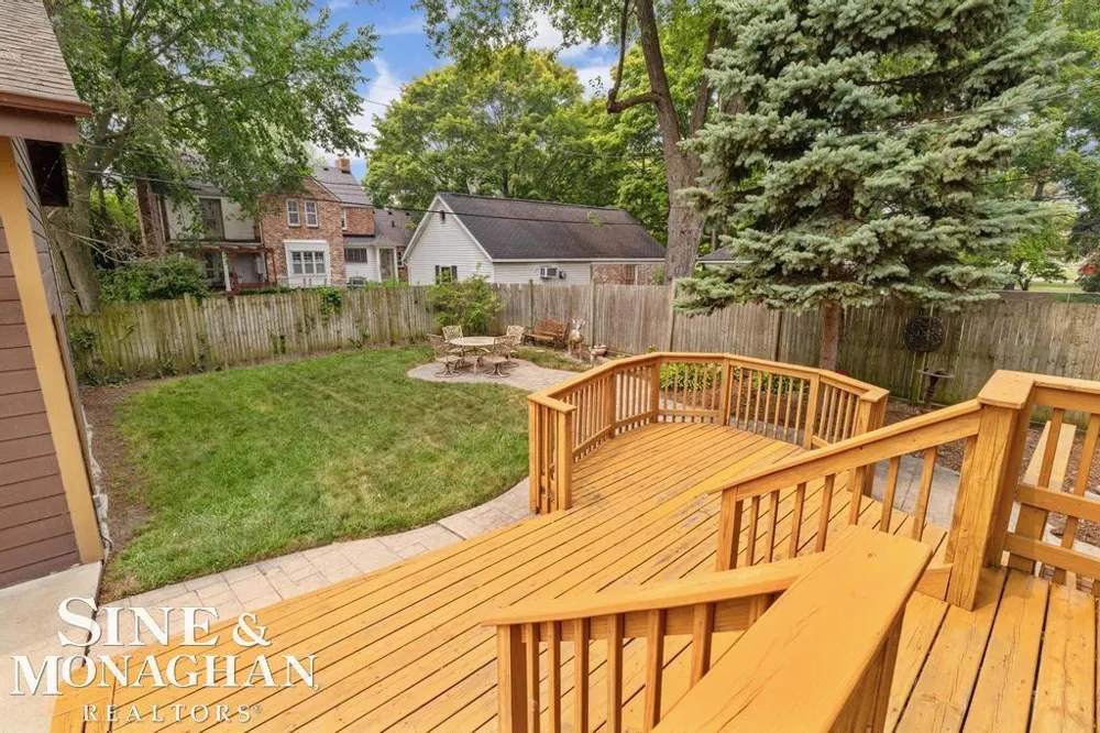 979 Lakepointe Street Grosse Pointe Park City, MI 48230