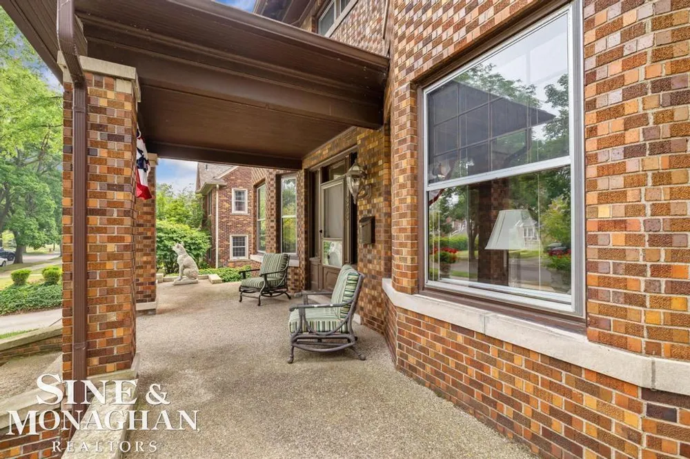 979 Lakepointe Street Grosse Pointe Park City, MI 48230