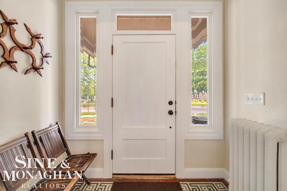979 Lakepointe Street Grosse Pointe Park City, MI 48230