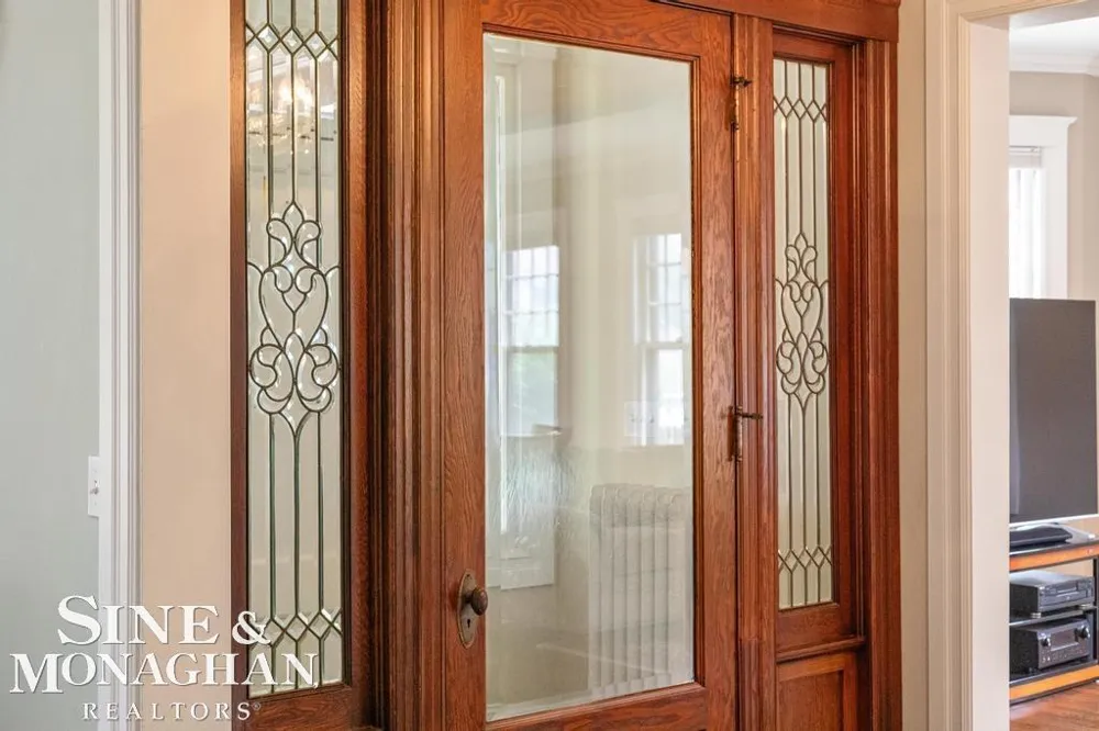 979 Lakepointe Street Grosse Pointe Park City, MI 48230