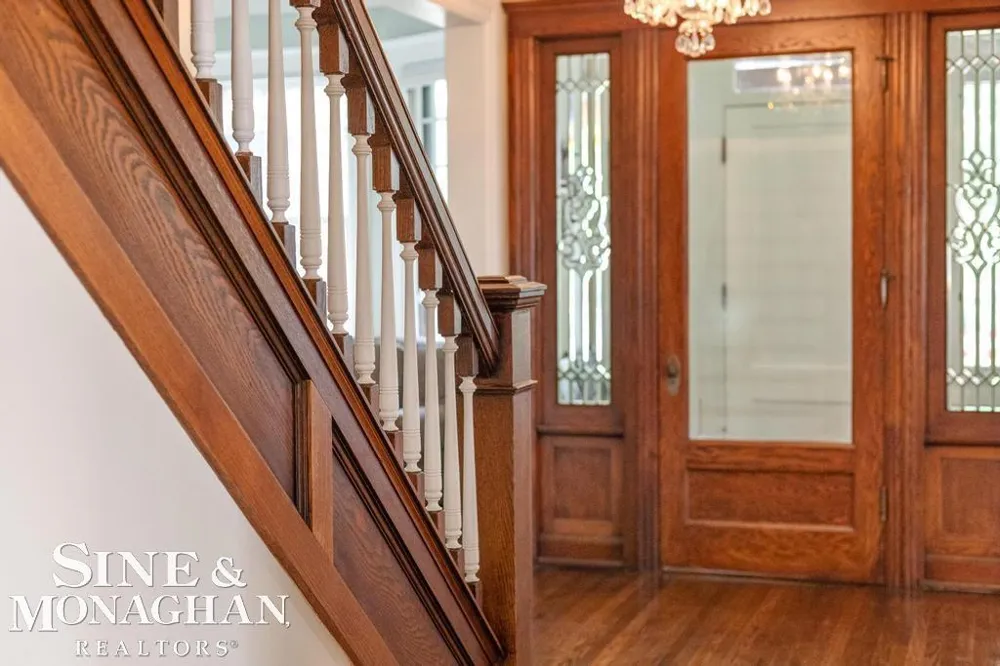 979 Lakepointe Street Grosse Pointe Park City, MI 48230