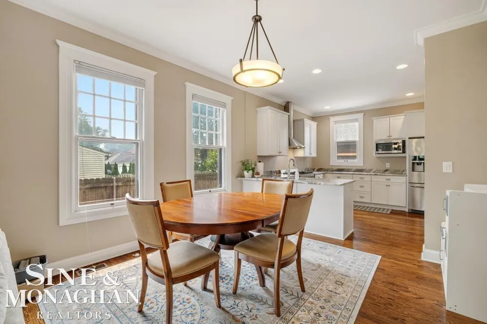 979 Lakepointe Street Grosse Pointe Park City, MI 48230
