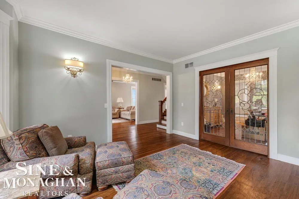 979 Lakepointe Street Grosse Pointe Park City, MI 48230