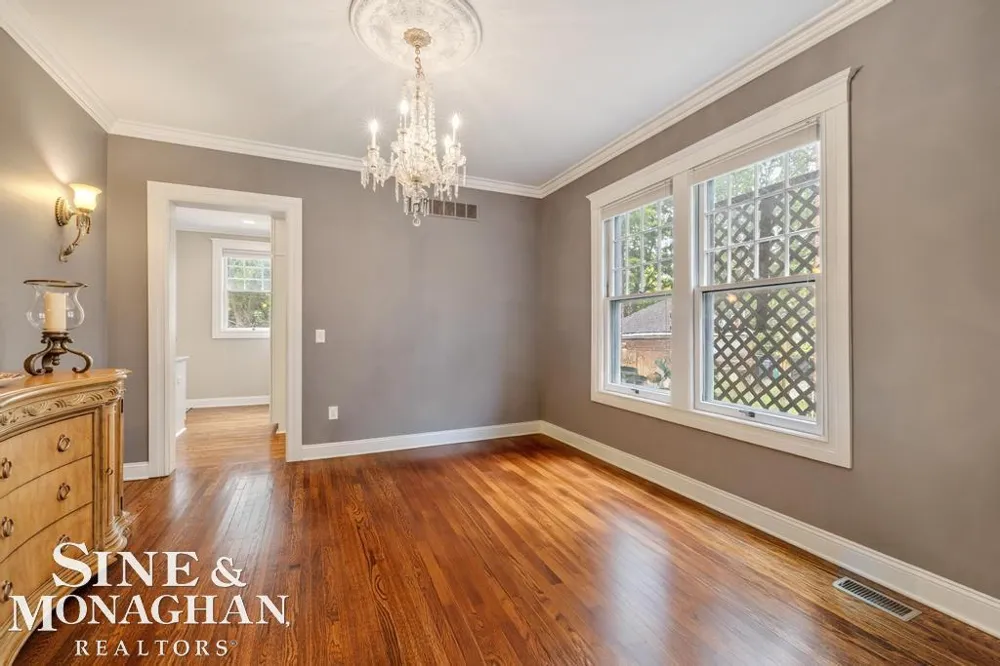 979 Lakepointe Street Grosse Pointe Park City, MI 48230