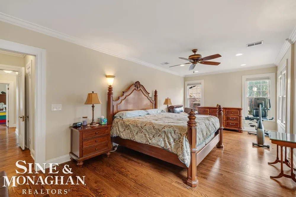 979 Lakepointe Street Grosse Pointe Park City, MI 48230