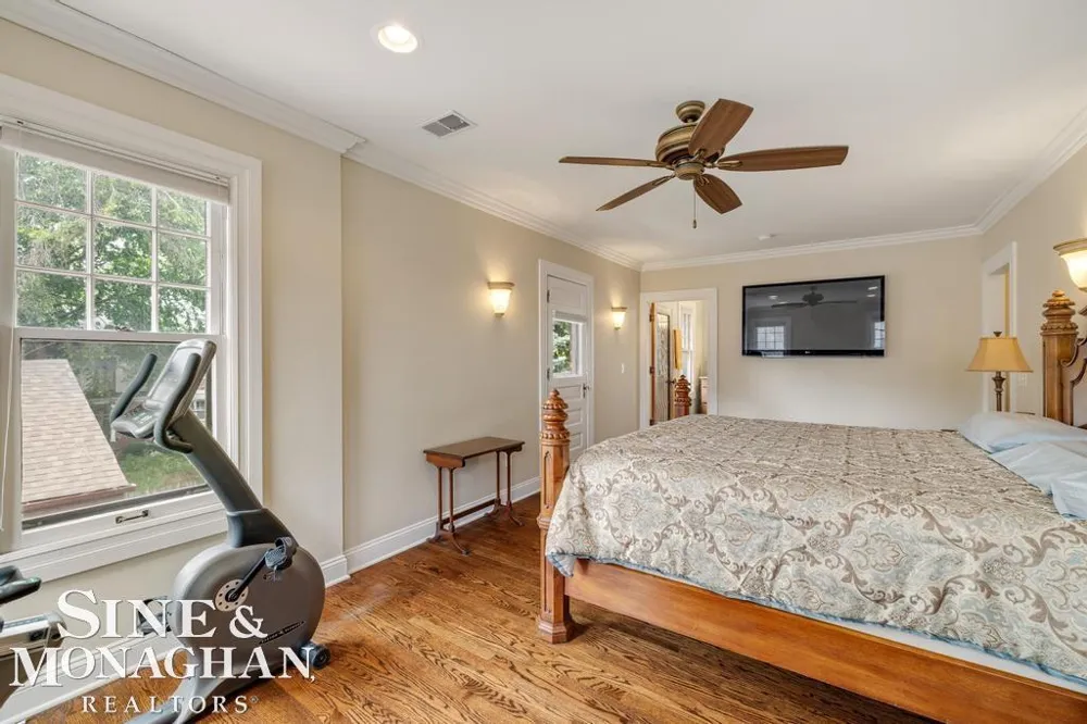 979 Lakepointe Street Grosse Pointe Park City, MI 48230