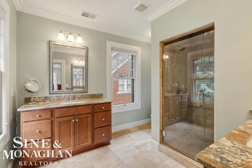 979 Lakepointe Street Grosse Pointe Park City, MI 48230