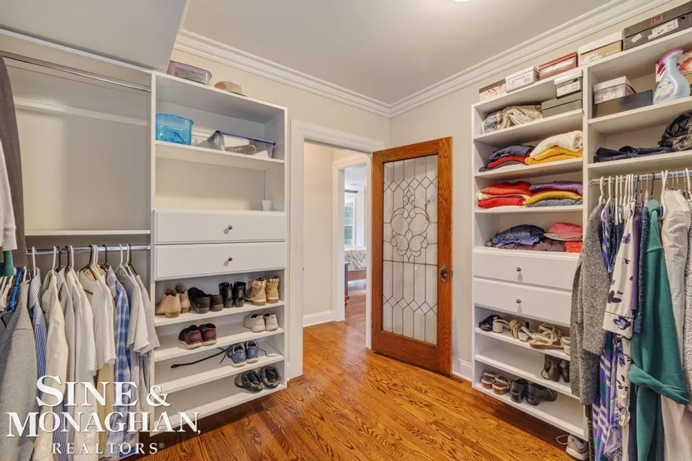 979 Lakepointe Street Grosse Pointe Park City, MI 48230