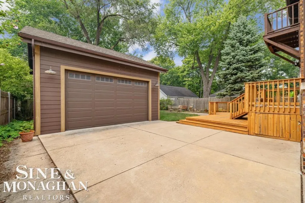 979 Lakepointe Street Grosse Pointe Park City, MI 48230