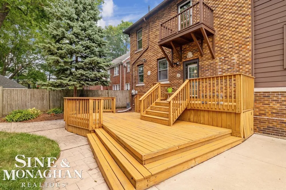 979 Lakepointe Street Grosse Pointe Park City, MI 48230