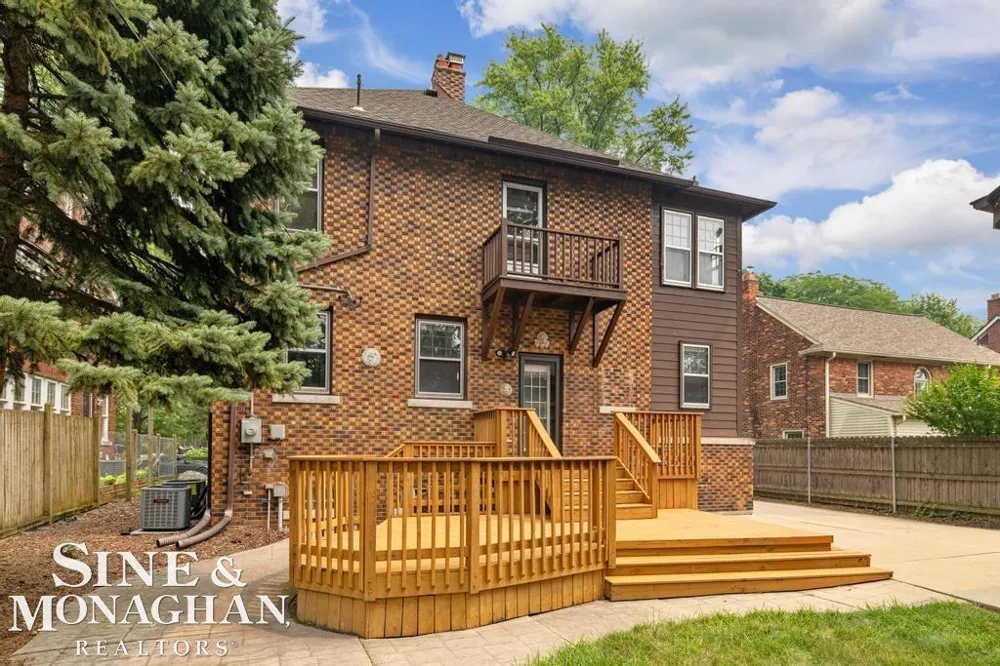 979 Lakepointe Street Grosse Pointe Park City, MI 48230
