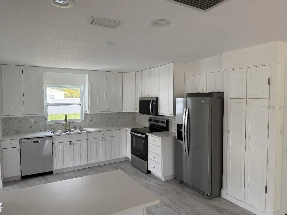 632 89TH AVENUE St Petersburg, FL 33702