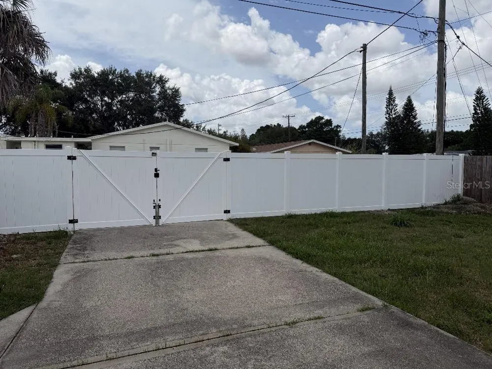 632 89TH AVENUE St Petersburg, FL 33702