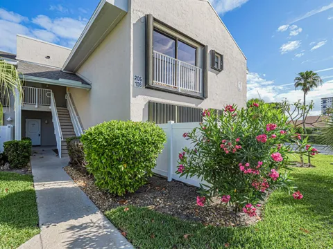 3206 S Lakeview Circle #1206