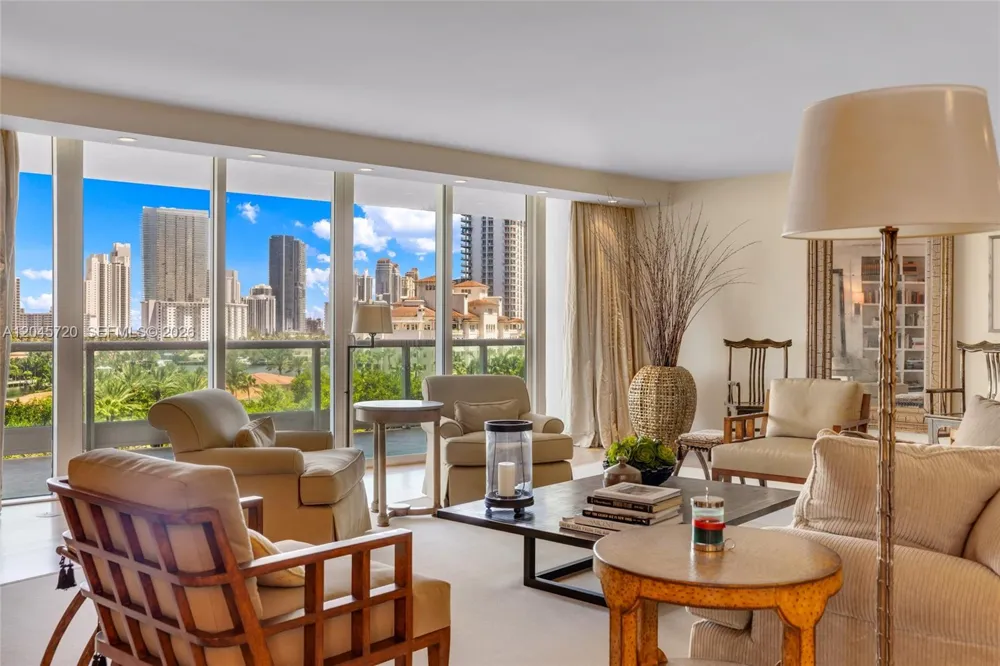 20155 NE 38th Ct #904 Aventura, FL 33180