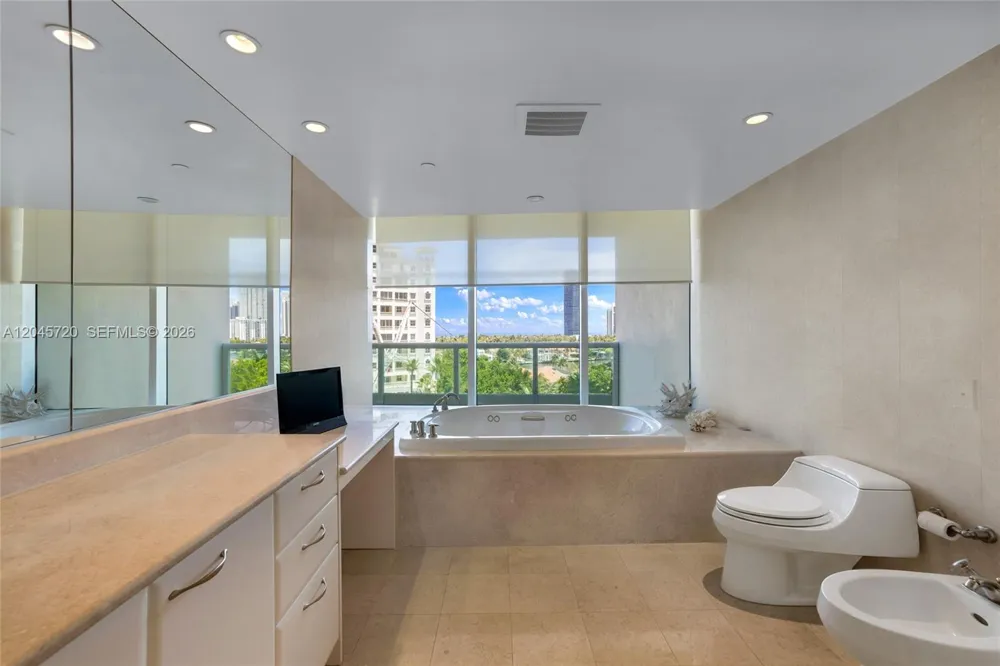 20155 NE 38th Ct #904 Aventura, FL 33180