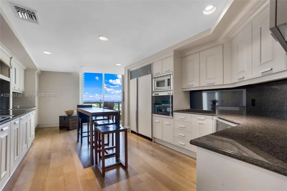 20155 NE 38th Ct #904 Aventura, FL 33180