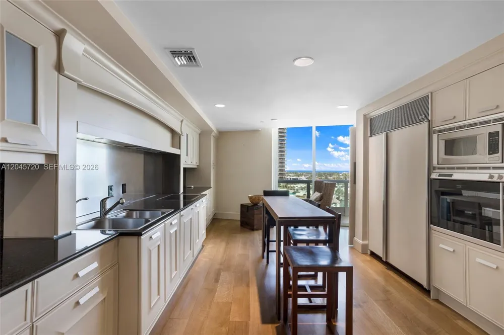 20155 NE 38th Ct #904 Aventura, FL 33180