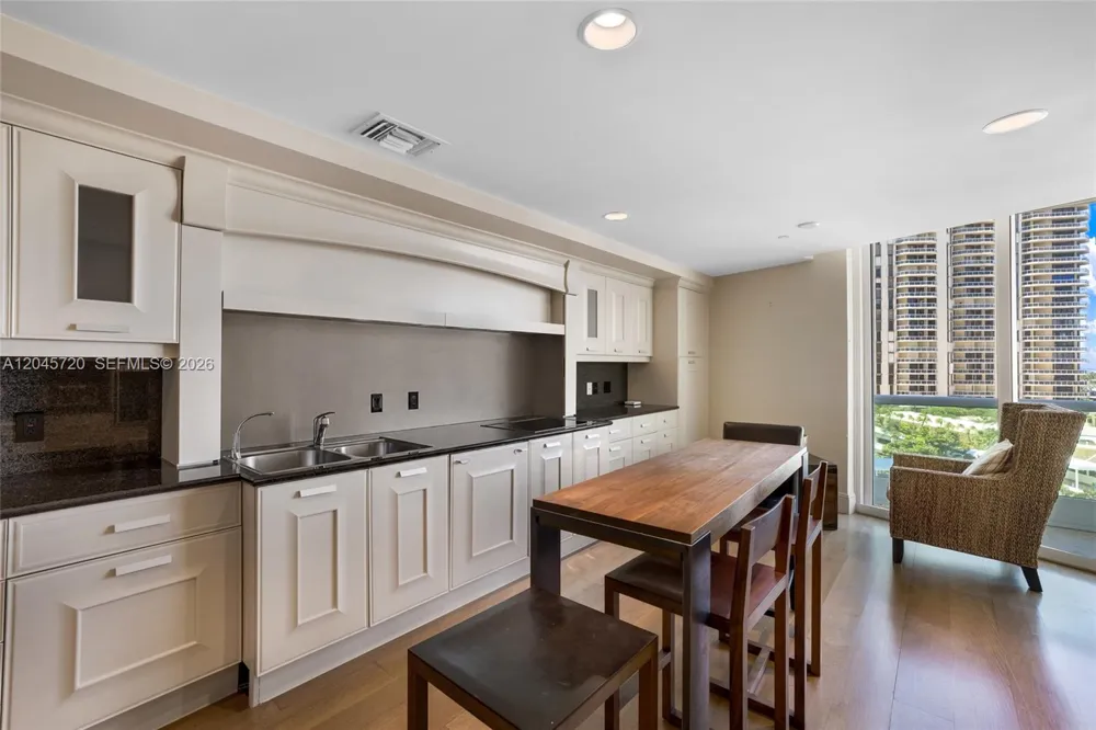 20155 NE 38th Ct #904 Aventura, FL 33180