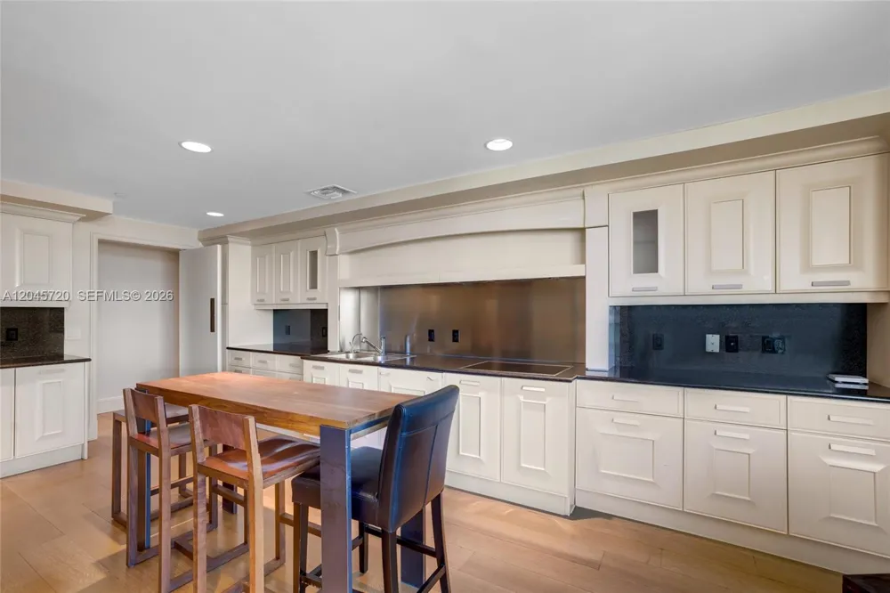 20155 NE 38th Ct #904 Aventura, FL 33180