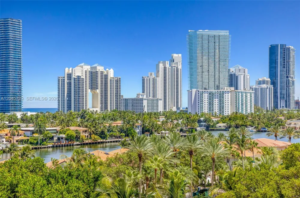 20155 NE 38th Ct #904 Aventura, FL 33180