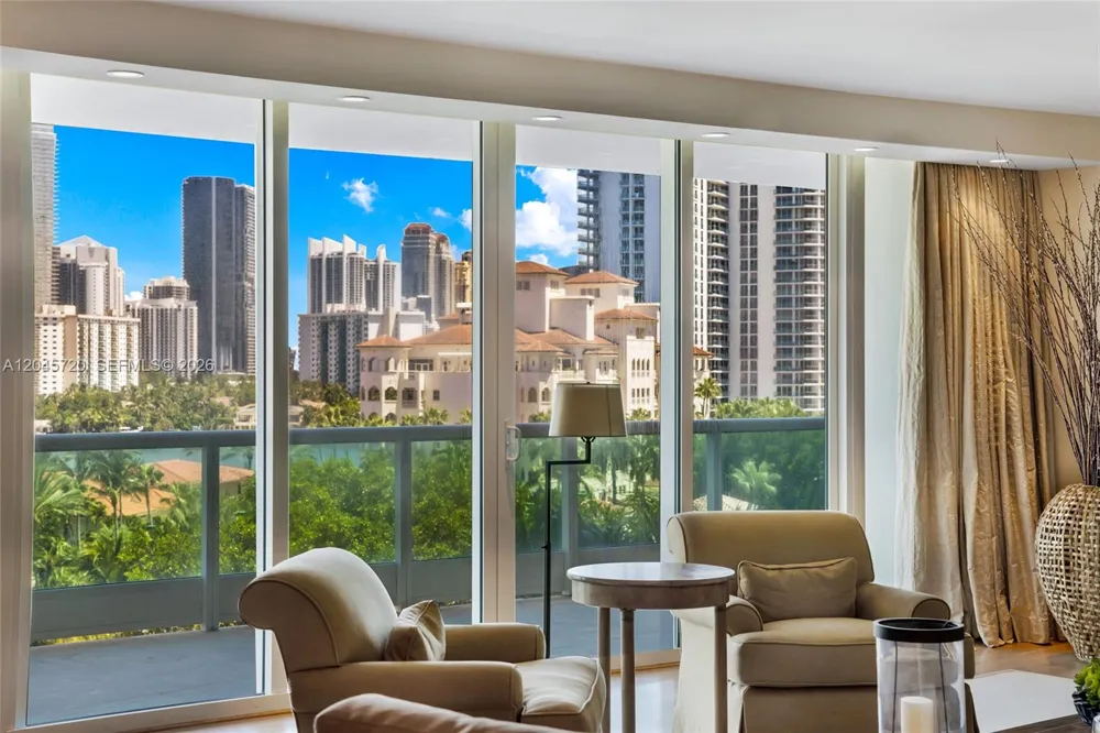 20155 NE 38th Ct #904 Aventura, FL 33180