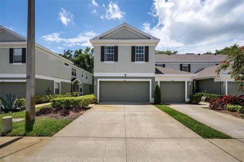 2418 EARLSWOOD COURT