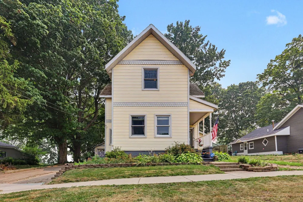 42 E Waterloo Street NW Casnovia, MI 49318