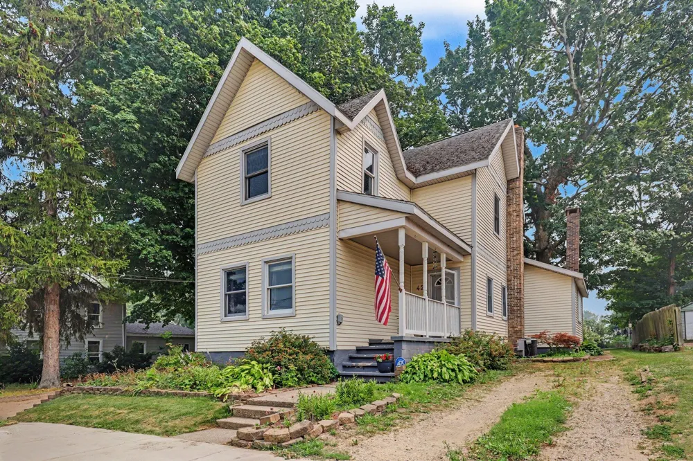 42 E Waterloo Street NW Casnovia, MI 49318