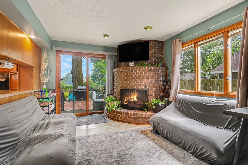 42 E Waterloo Street NW Casnovia, MI 49318