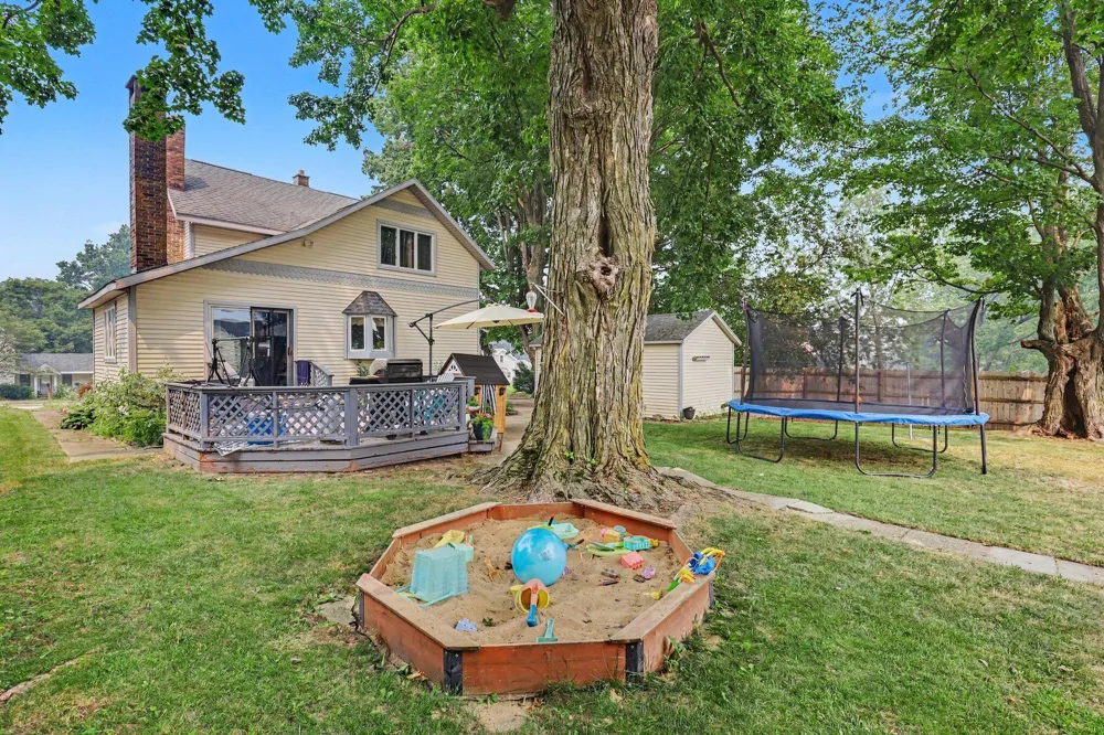 42 E Waterloo Street NW Casnovia, MI 49318