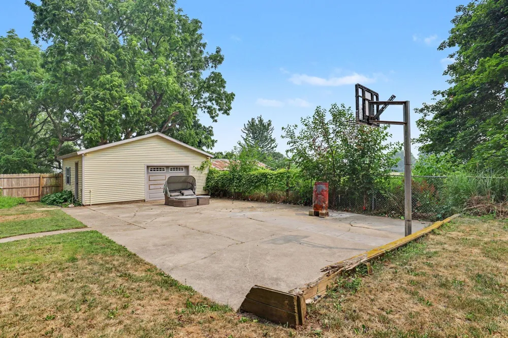 42 E Waterloo Street NW Casnovia, MI 49318