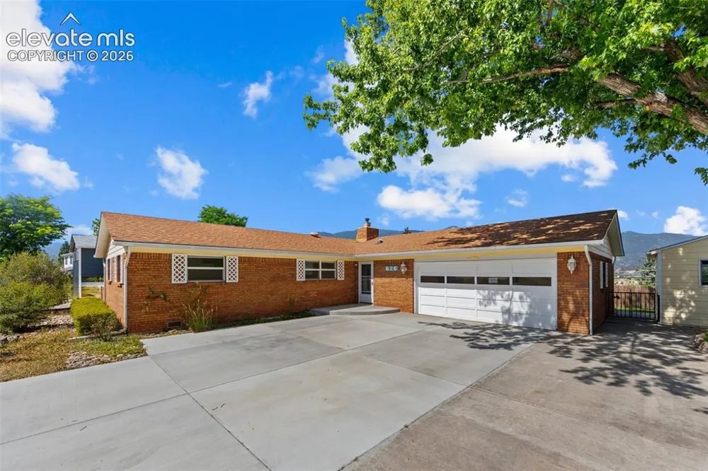 626 Pioneer Lane Colorado Springs, CO 80904