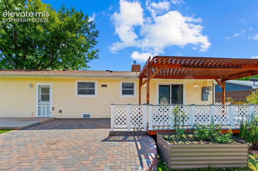 626 Pioneer Lane Colorado Springs, CO 80904