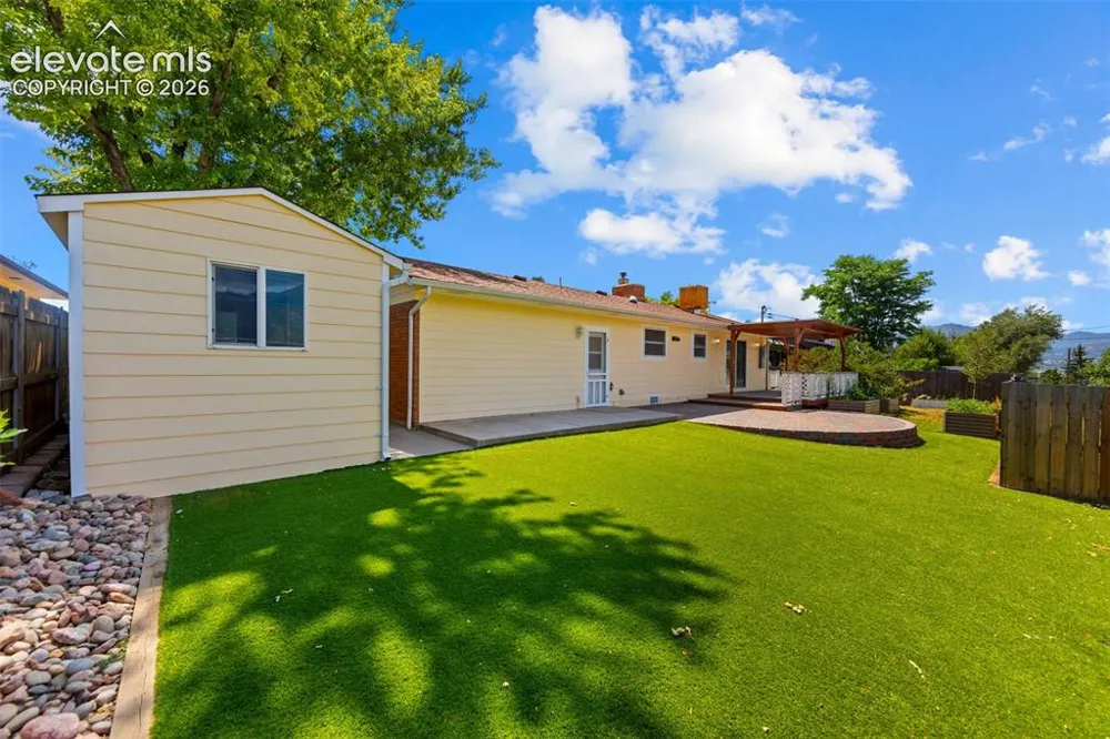 626 Pioneer Lane Colorado Springs, CO 80904
