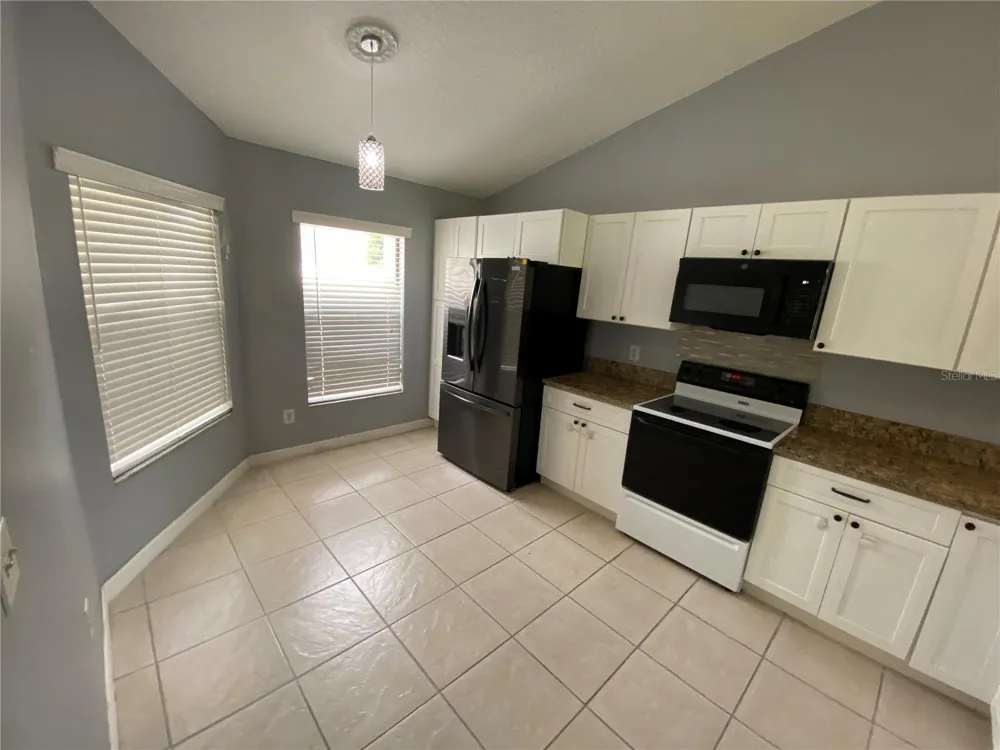 82 LAKEPOINTE CIRCLE #82 Kissimmee, FL 34743