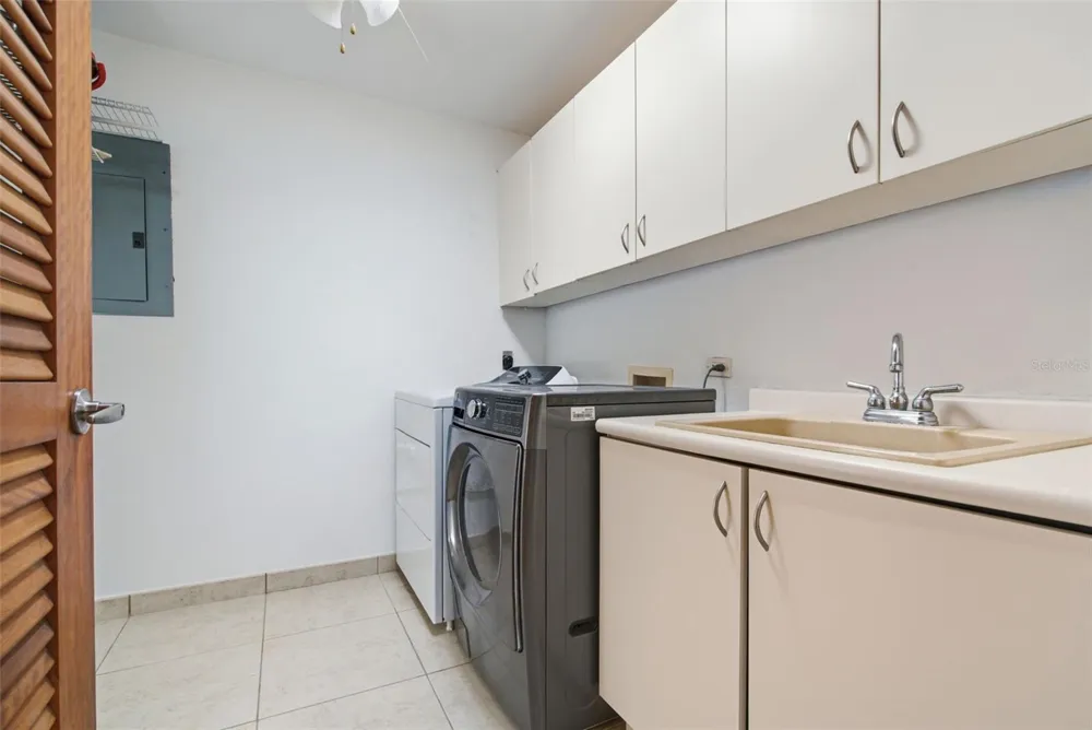 451 CAMINO GUAJATACA Dorado, PR 00646