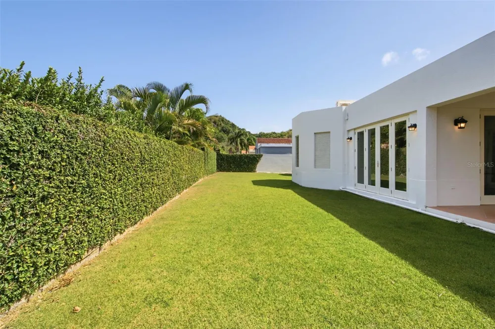 451 CAMINO GUAJATACA Dorado, PR 00646